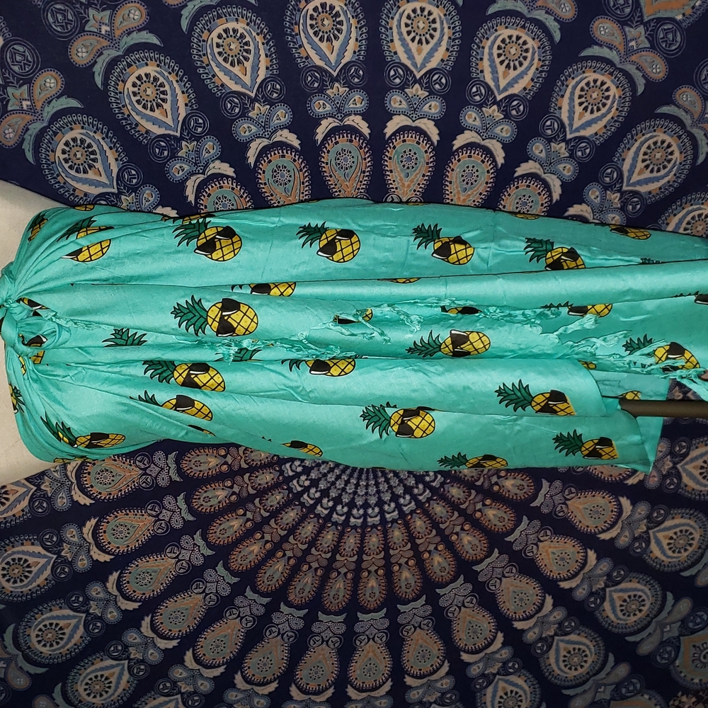 New. Sarong pineapple with sunglasses.